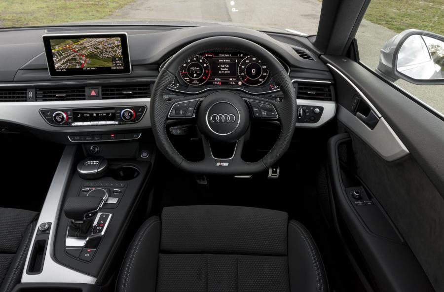 Панель приборов Audi A5 Coupe 2.0 TFSI Quattro S-Line 2016 года  (UK) (фото 5 из 29)